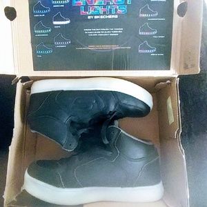 Boys Sketchers Light up Tennis Shoes